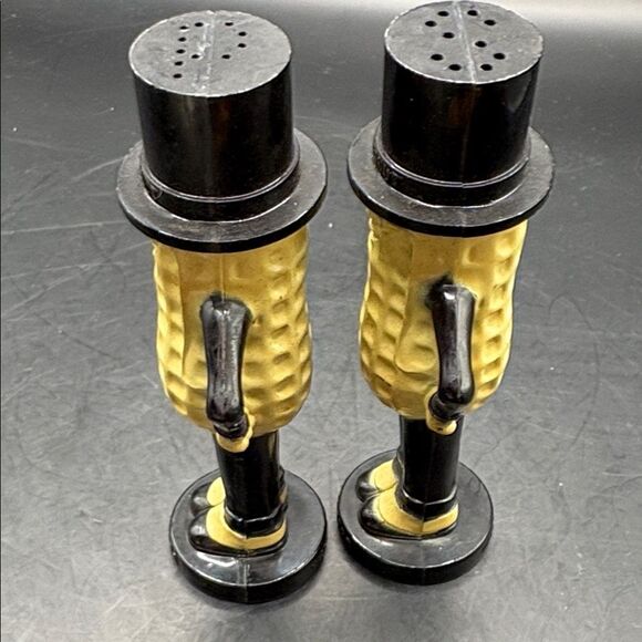 Planters Mr. Peanut Salt and Pepper Shakers - Picture 9 of 9